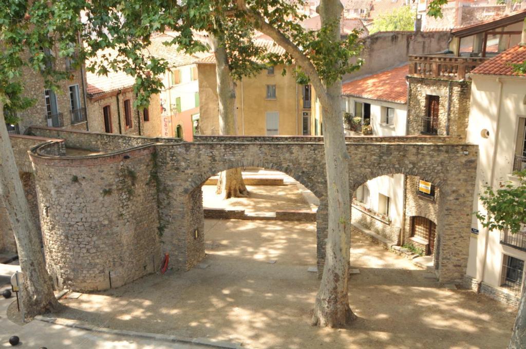 Hotel Des Arcades Céret Стая снимка